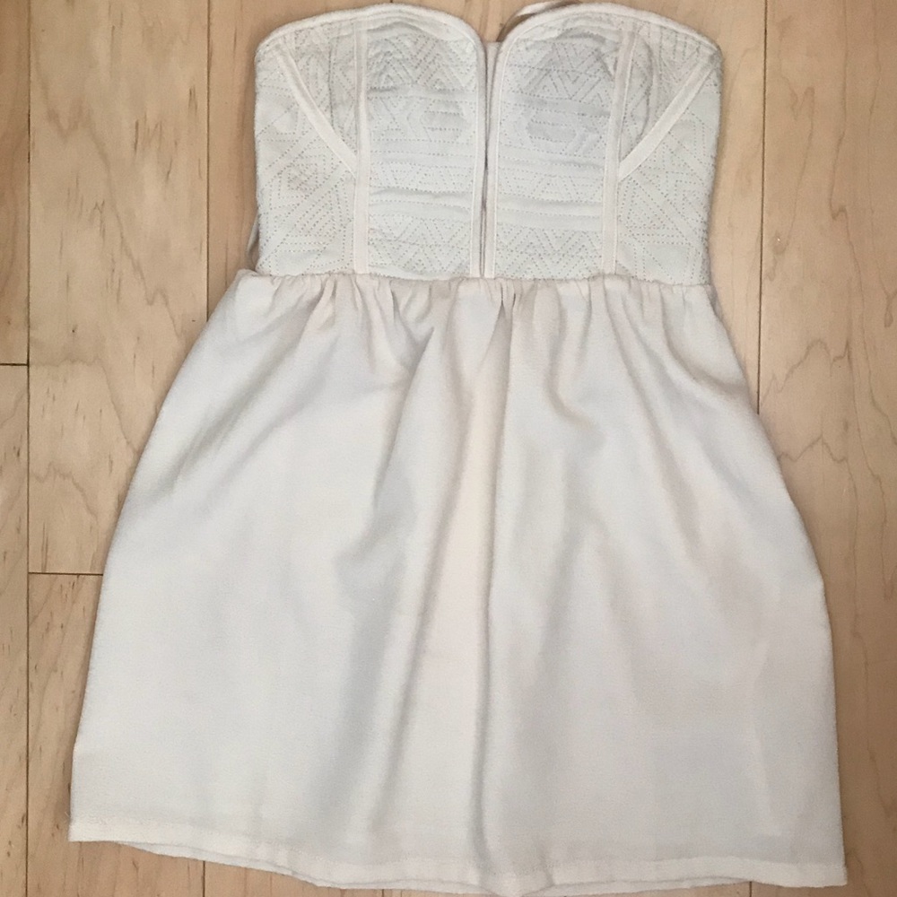 STRAPLESS OFF WHITE DRESS